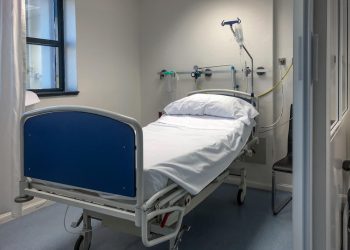 Optimized-empty-hospital-bed-6X2T4P9(1)